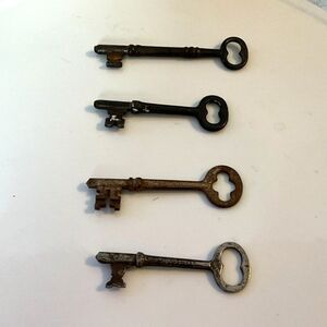 4 vintage antique skeleton keys must see